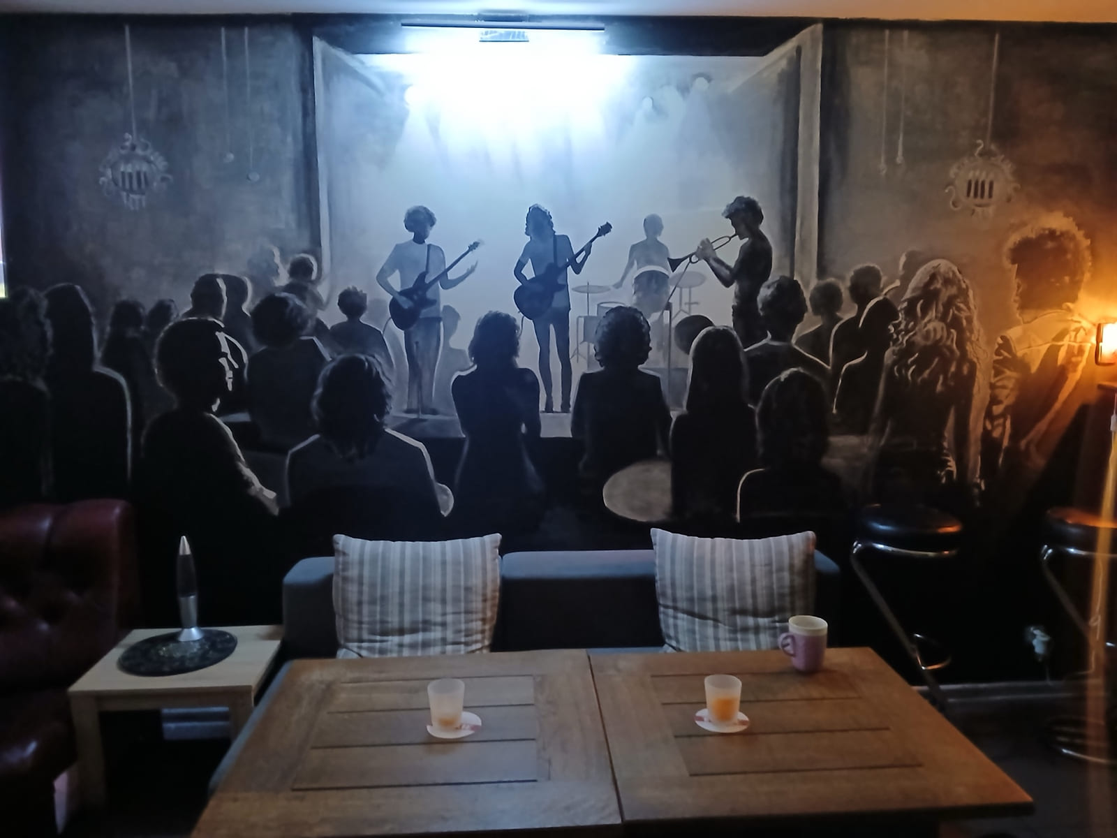 Mural koncertowy we wnętrzu Przechowalni